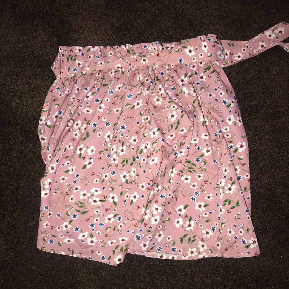 Skirt with elastic waste band